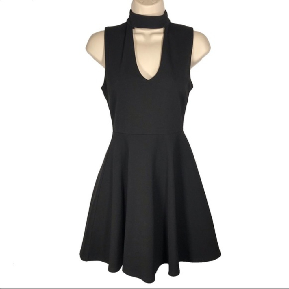 Lulu's Little Black Dress Choker Deep V Skater Fit and Flare Mini Small Party